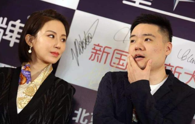 丁俊晖开启休闲模式富二代妻子家境优越身材颜值不输潘晓婷
