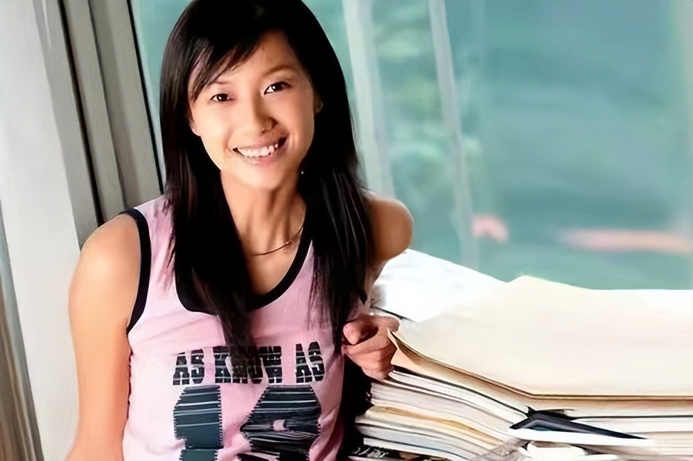 出道28年才女徐静蕾隐退的背后是京圈神话的破灭