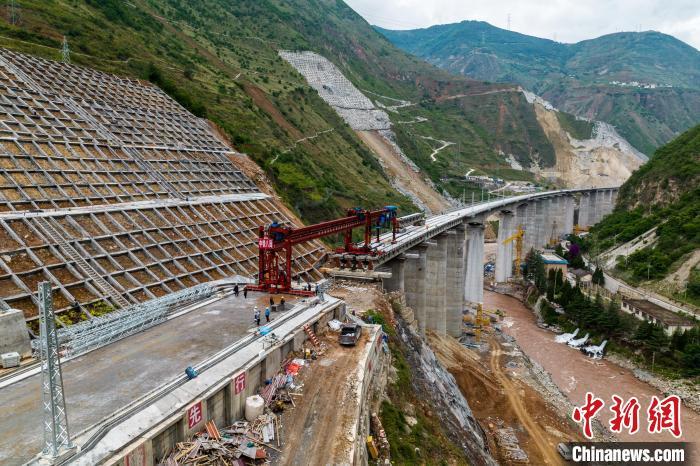 实地探访加紧建设的成昆铁路复线峨眉至冕宁段