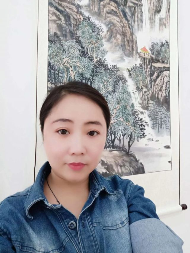 当代著名女画家巩茗心,笔名明润,山东桓台人,青年职业女画家.