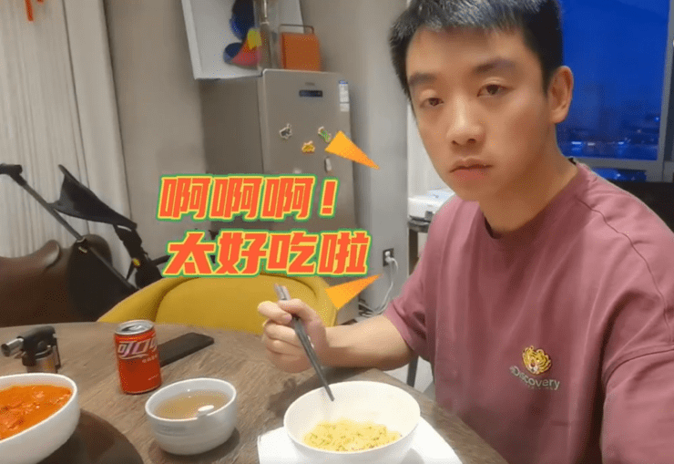 "看着郑恺的表现,感觉他真的变成熟了,也稳重了许多,小酸奶聪明又可爱