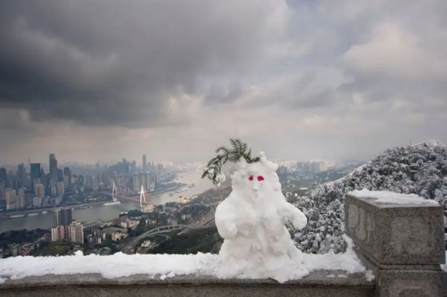 重庆发生"五月飞雪"异象,山城变雪城"无夏之年"真的来了?