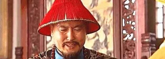 其实比起周培公单独成为一极或者周培公与图海合成一极(因为康熙知道
