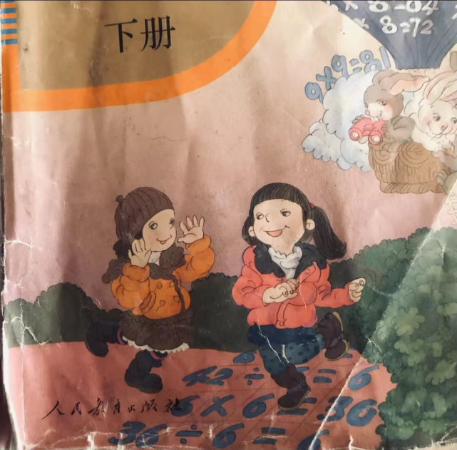 不少家长在辅导孩子功课的时候发现,现在教材上的插图实在是太丑了,从