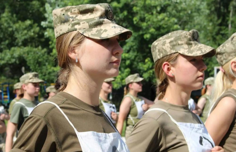 乌克兰女兵被俘后待遇如何亚速营女兵恐怕下场不会太好