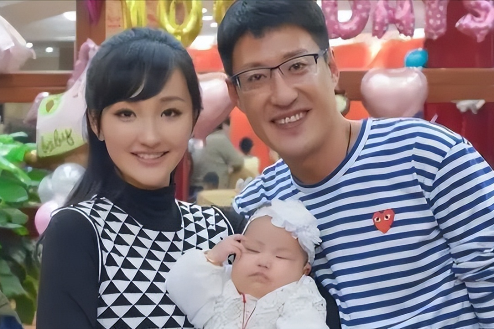 于震的现任妻子辛月也是在拍摄时结识的,于震在话剧《骆驼祥子》中