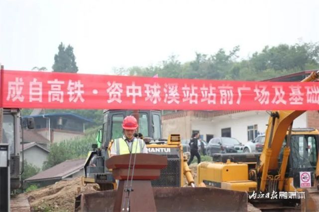 昆明的铁路交通主干线,于2019年9月开工建设,现在球溪镇境内实施架梁
