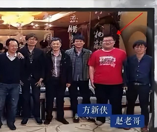 颁奖结束之后,方新侠和赵老哥就去了旁边的小酒馆