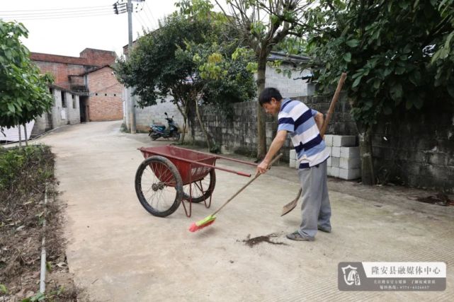 望朝村多伦屯队长 赵世坚:几年来,村里发生了很大的变化,道路硬化了