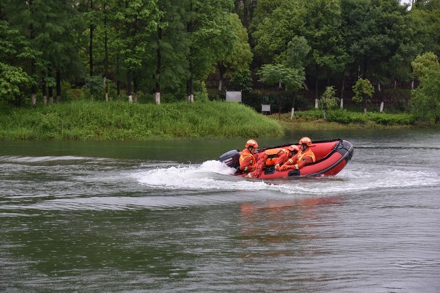宜章县消防救援大队开展水域救援训练提升抗洪抢险作战能力