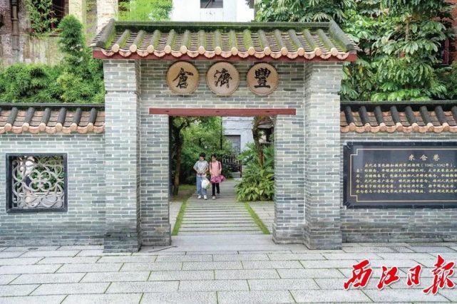 组织民众筑起土城墙.他在任职期间,包拯到端州任知州.