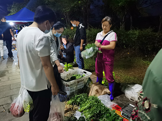 普洱市思茅區(qū)暖心“小菜場(chǎng)”便民利民(圖1)