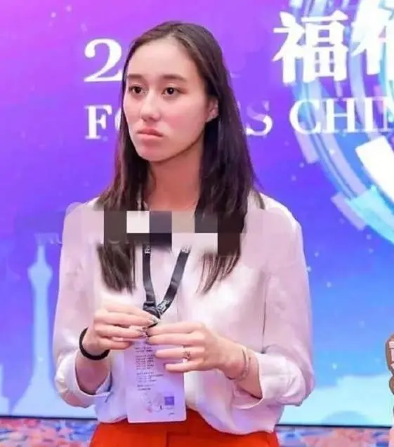 撞脸利智被赌王称赞美到不得了何超欣的颜值被高估了吗