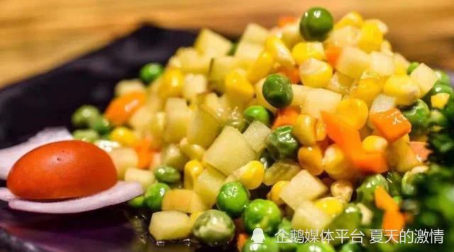 又不对的话,这样的豌豆是不能买的,可能是比较老的豌豆,俗称"钢豌豆"