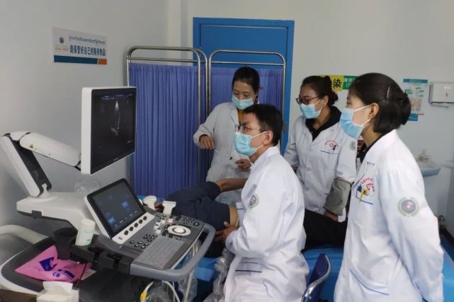 是一项简便易行且安全的超声心动图检查技术,通过外周静脉注入微泡