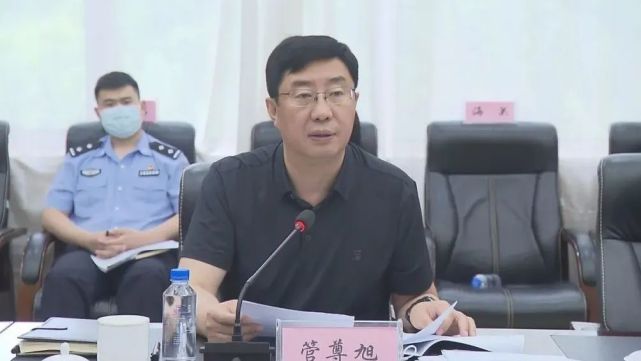 今天下午,政府代区长管尊旭主持召开常态化全员核酸