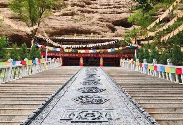 蓝色黄河阳光永靖曲径通幽岗沟寺