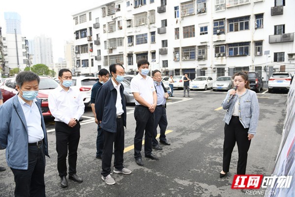 戚壮波)5月26日上午,市委老干部局组织部分市级老领导来岳阳楼区参观
