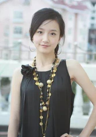 演员李倩黄轩的前女友16岁出道38岁未婚点痣不如之前灵动