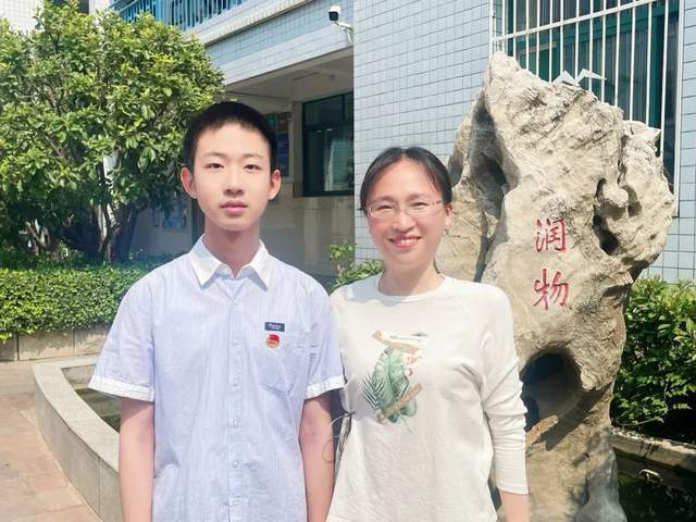 班主任:孙扬程子鑫—济南中学录取1人:2019级5班 班主任:李婷赵若宇