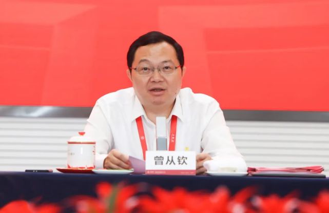 公司党委书记,董事长曾从钦及蒋文格,梁鹏,张宇,肖浩,许波,胡宇芸