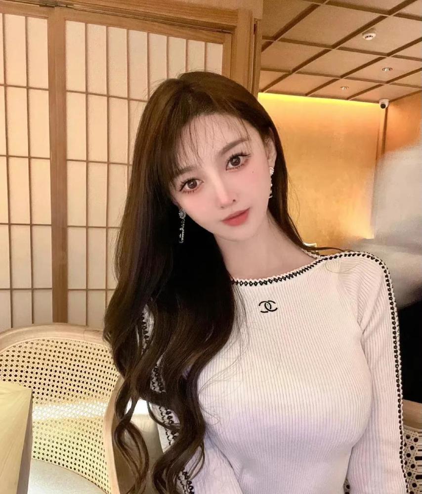 黄晓明绯闻女友叶柯长相酷似杨颖身材却巨好是网红离婚还有两娃