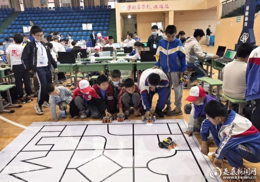 2022年娄底市青少年机器人竞赛点燃孩子们科技梦想