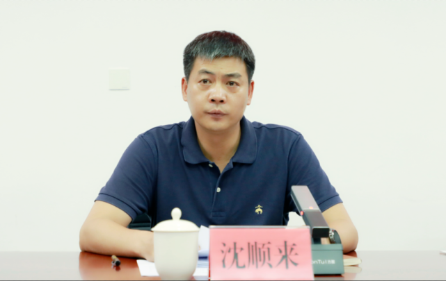 5月29日晚,云霄县县长沈顺来主持召开全县5月份"七比一看"工作推进会