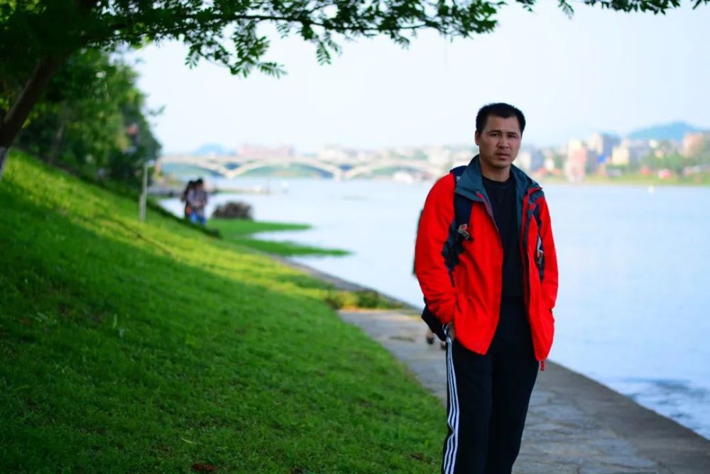 吴家盛副总编辑:象州县委政法委常务副书记韦建红总编辑:象州县委常委