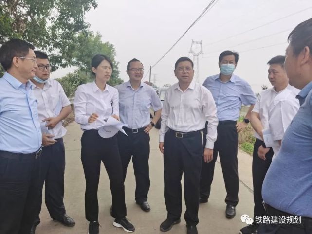 帅逊对马春山一行来孝踏勘表示欢迎,对长江铁路集团和铁四院一直以来