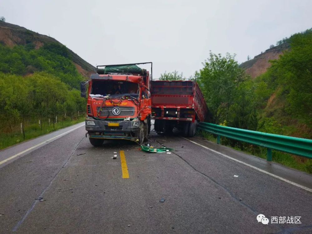 交通事故g244国道谢家庄路段甘肃省平凉市泾川县5月25日上午徒手破窗