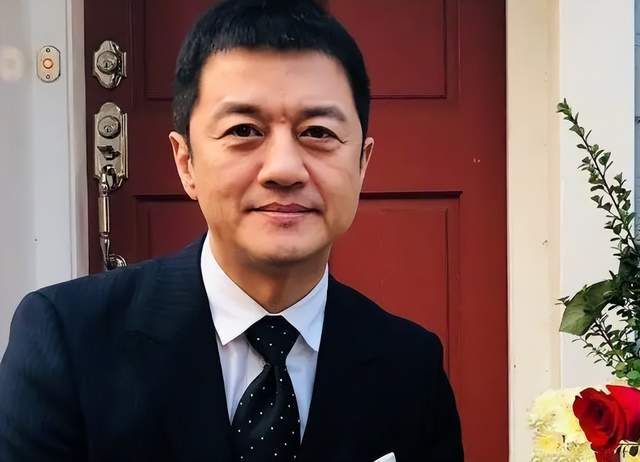 李亚鹏狠批毒教材事件却遭人质疑蹭热度说她女儿没在国内上学