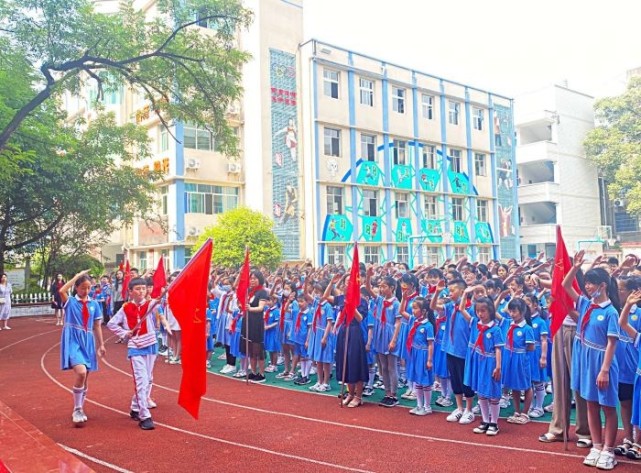 四川经济网讯(刘乐 记者 童登俊 文/图)5月30日上午,广汉市实验小学