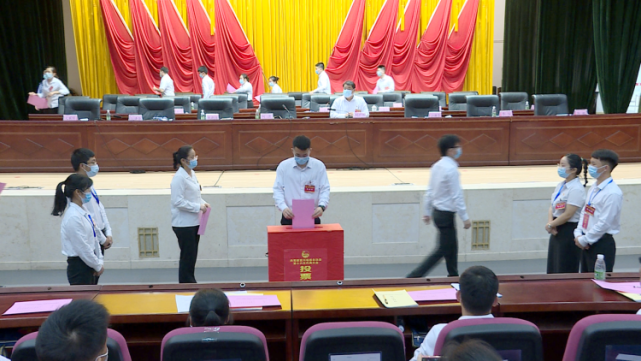 领导班子,何潇当选为共青团富川瑶族自治县第十六届委员会书记,朱燕锦