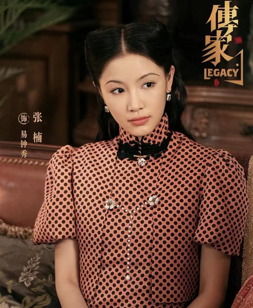 虽然有点小任性,但演员张楠诠释的钟秀,是很典型的千金大小姐形象
