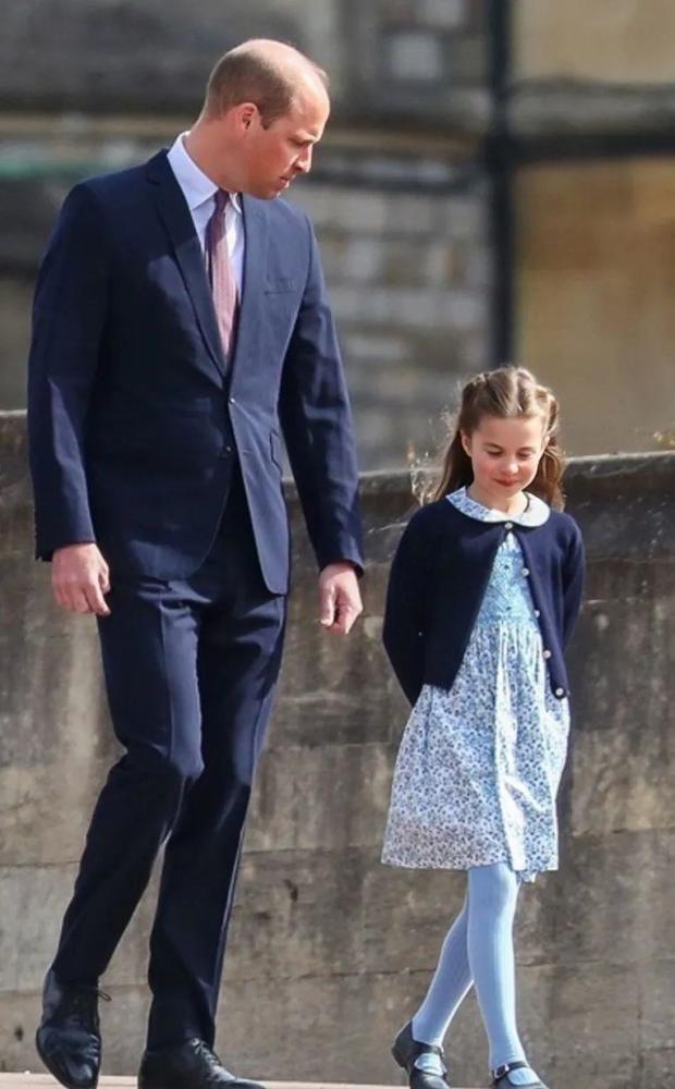 完全遗传凯特王妃的优雅气质英国公主夏洛特真是女孩穿搭的榜样
