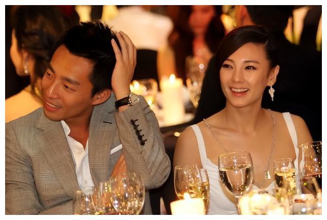 1张雨绮张雨绮作为汪小菲"著名"前任,两人相识于晚宴一见钟情并且甜蜜