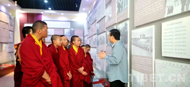 西藏佛学院少年活佛小学班举行庆六一国际儿童节活动