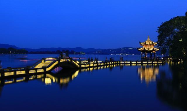 谢锡玉(1916年—1994年)江西莲花人.