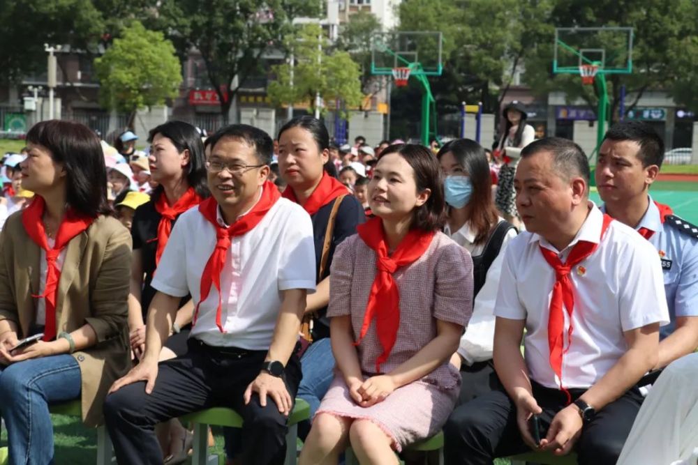 来源:福建少先队编辑/沈婉玲校对/斯威校审/李延林