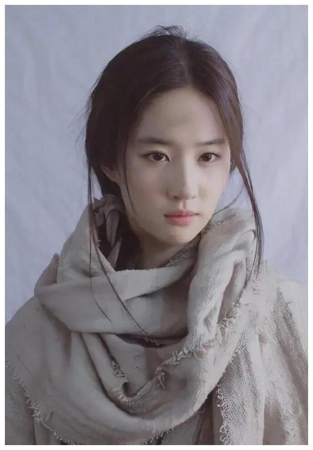 no·1风华绝代的美女曾黎1976年9月17日出生于湖北省荆州市.