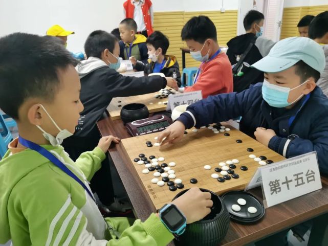 【国奥棋院围棋讲解】什么是围棋的"眼"与死活?