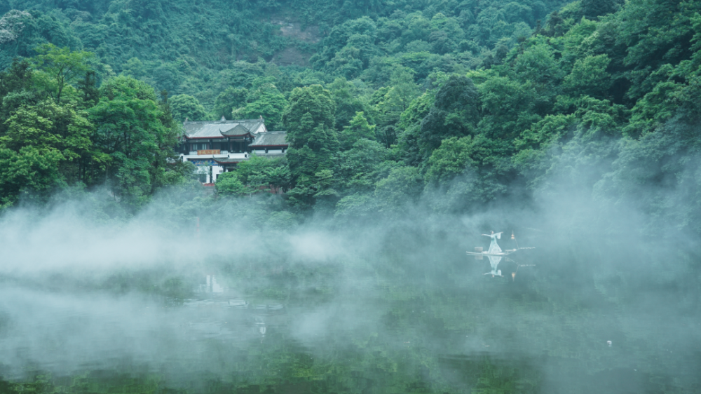 幽幽青城山归隐月城湖