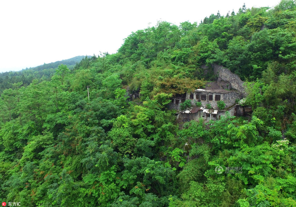 92岁孤寡老人给自己修活人墓 防盗机关重重(组图)