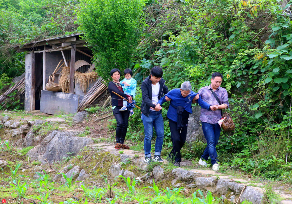 92岁孤寡老人给自己修活人墓 防盗机关重重(组图)