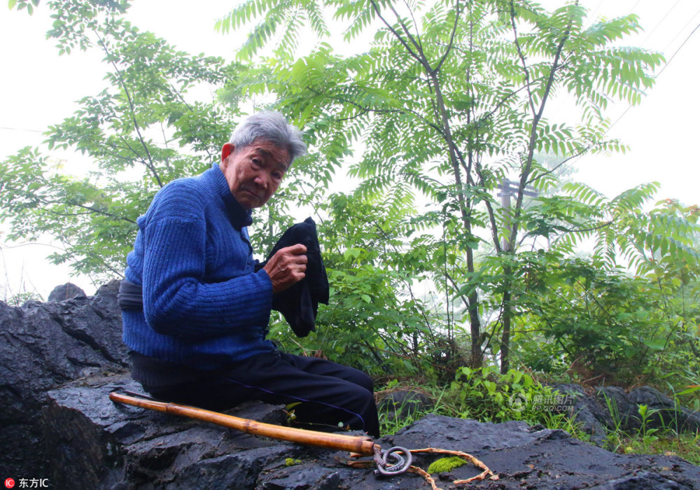 92岁孤寡老人给自己修活人墓 防盗机关重重(组图)