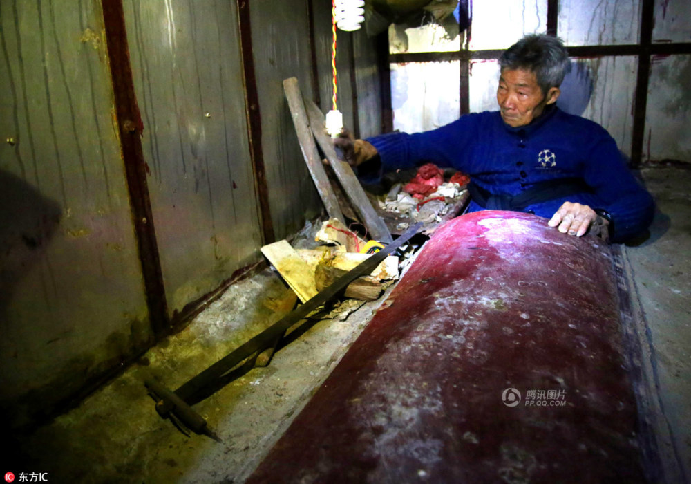 92岁孤寡老人给自己修活人墓 防盗机关重重(组图)