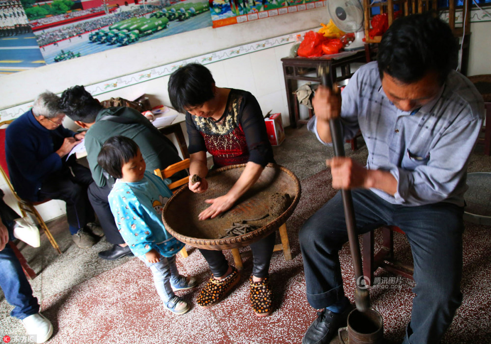 92岁孤寡老人给自己修活人墓 防盗机关重重(组图)