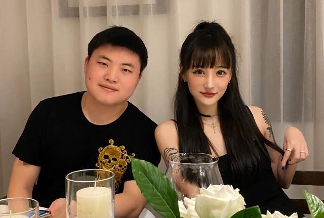 uzi未婚妻婷婷公布怀孕喜讯,电竞圈纷纷送来祝福