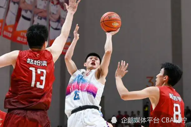 清华大学后卫球员王岚钦